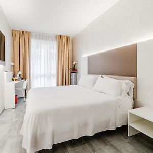 Zimmer mit Kingsize-Bett